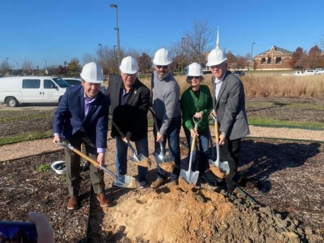 Com Court Buries Time Capsule